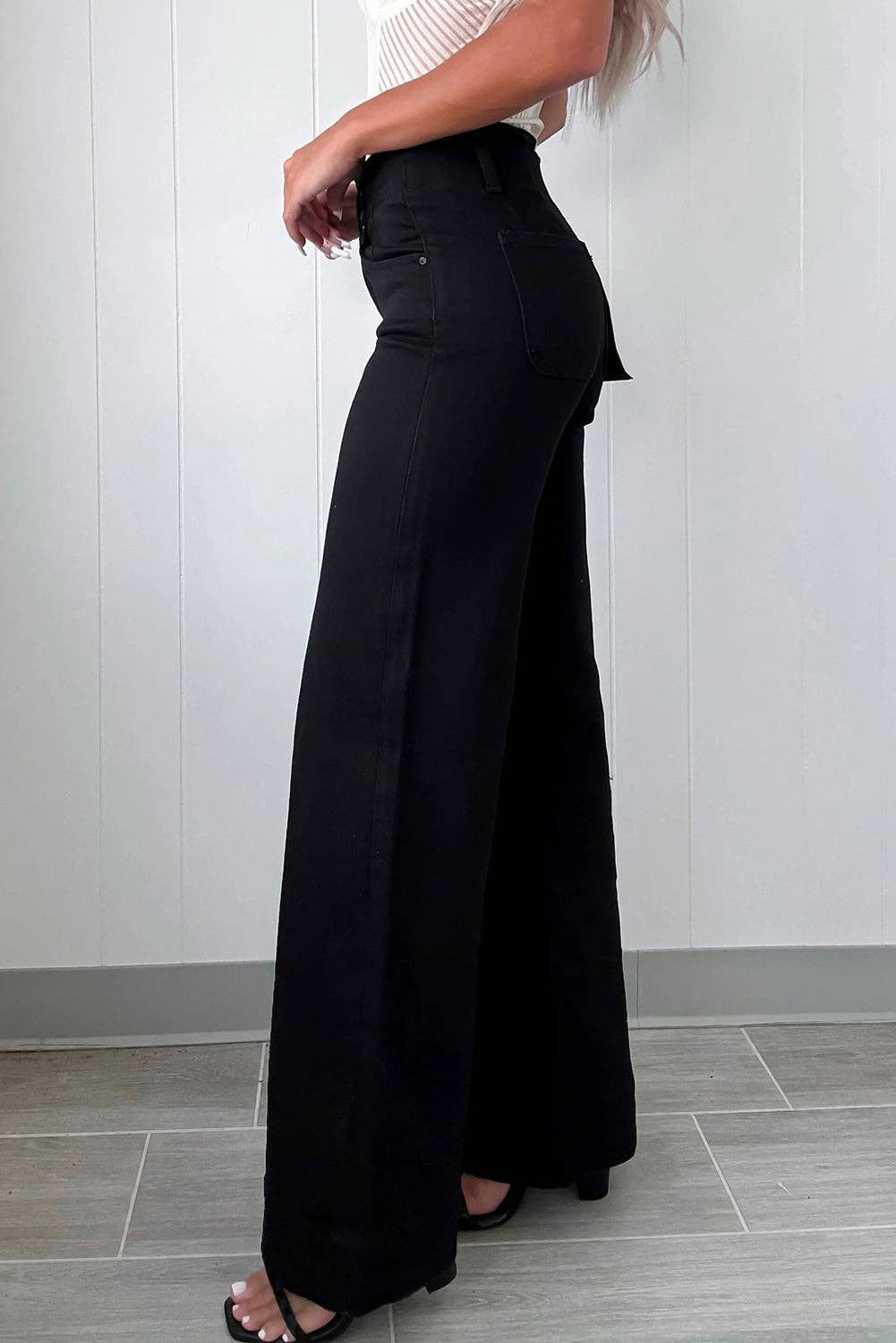 2-Button High Waist Flared Bottom Jeans Black